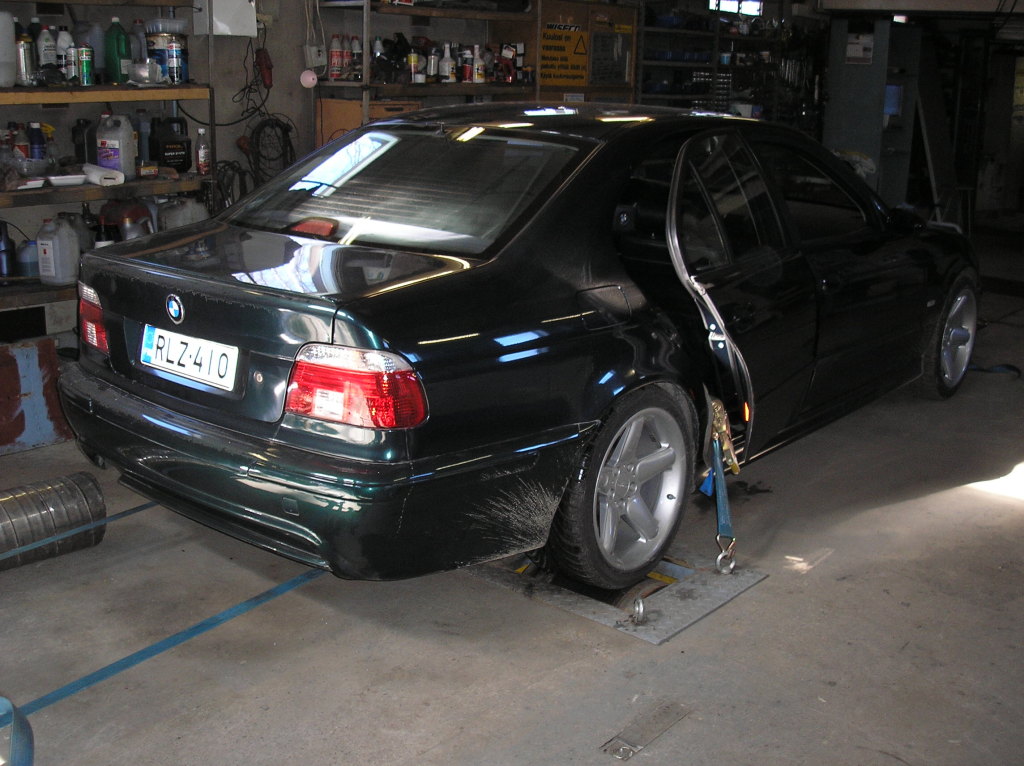 BMW 528